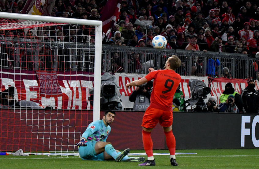 هاري كين يفتح الباب أمام برشلونة