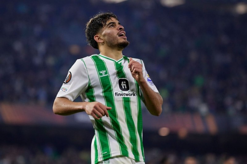 “البي إس جي” يقتحم سباق التعاقد مع الزلزولي