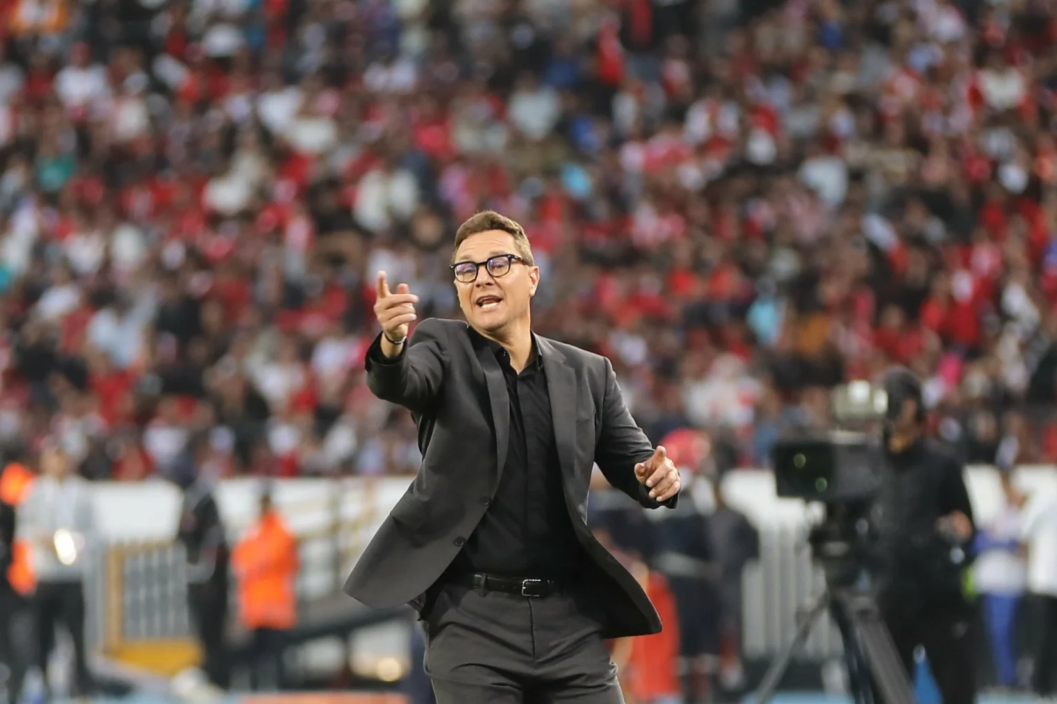 جماهير الوداد ترفع “البطاقة الحمراء” في وجه بنهاشم